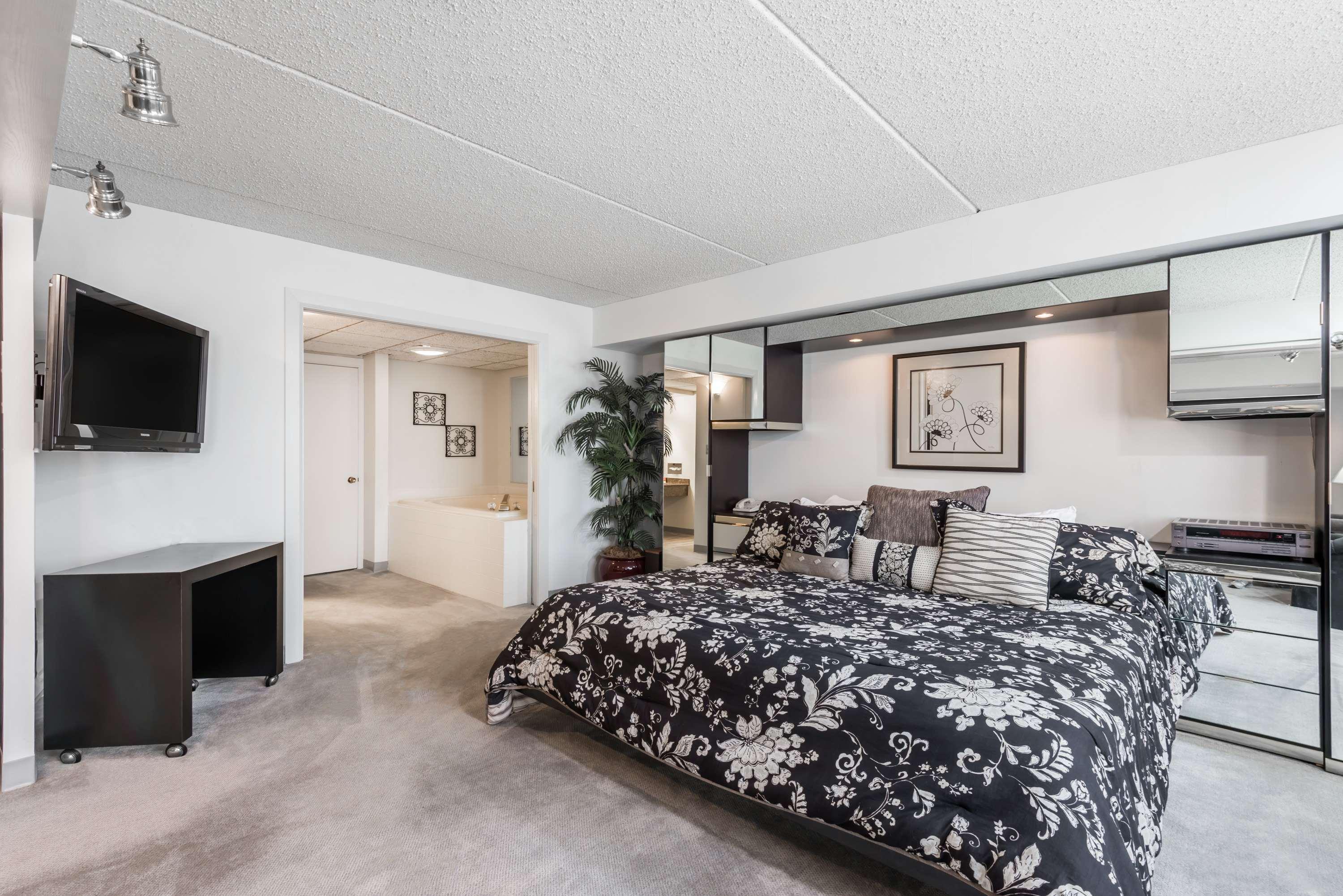 Hotel Ramada Plaza By Wyndham Hagerstown Esterno foto