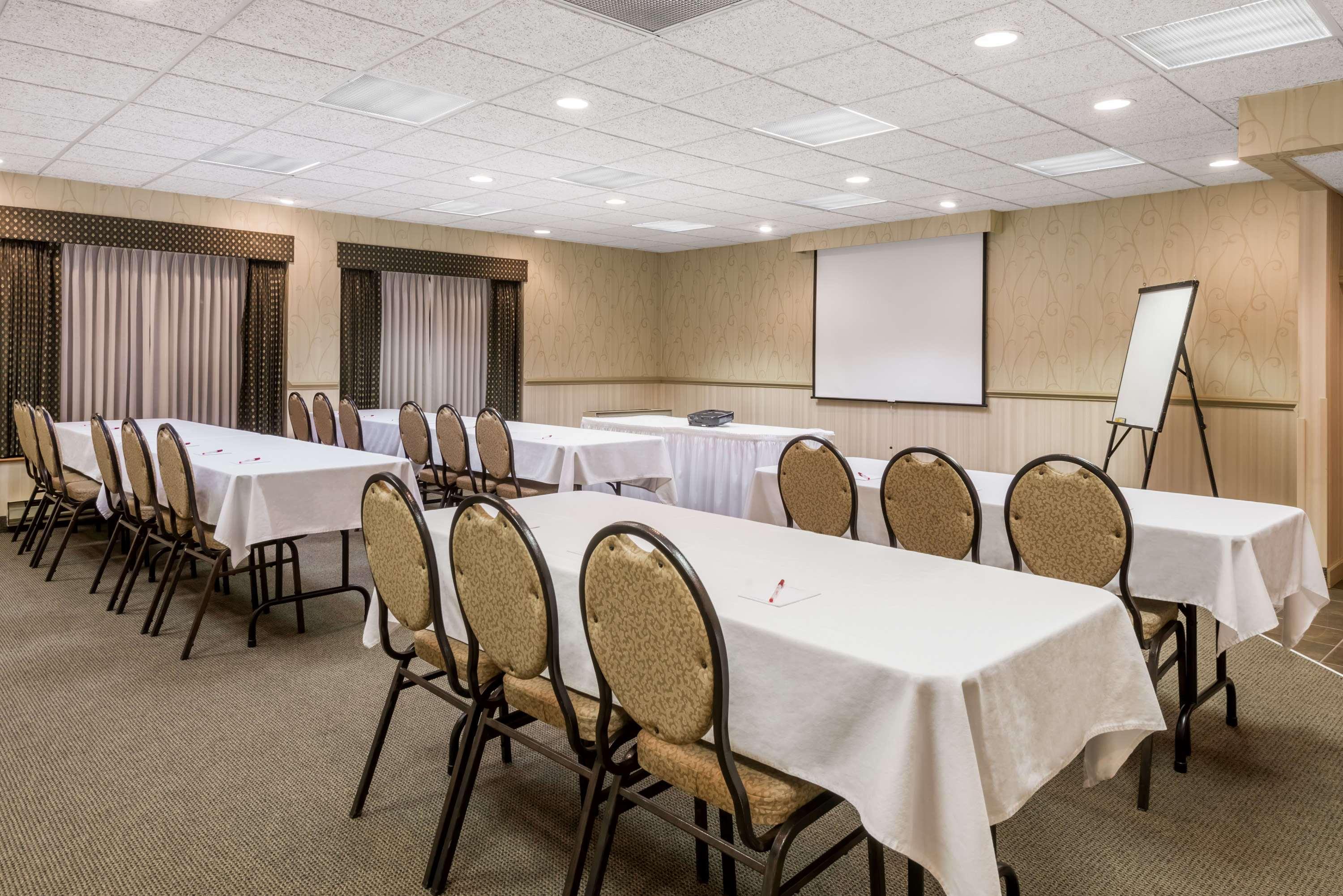 Hotel Ramada Plaza By Wyndham Hagerstown Esterno foto